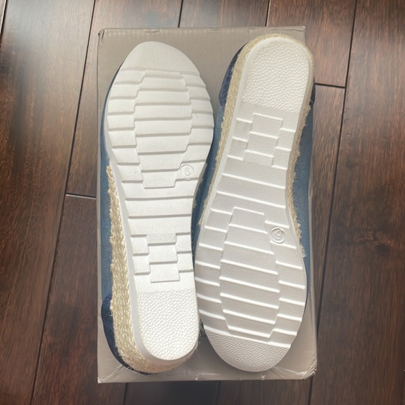 🍁 NIB Cipriata | Blue Metallic Reptile Wedge Size 7 (➡️ pls read description) - Picture 4 of 6